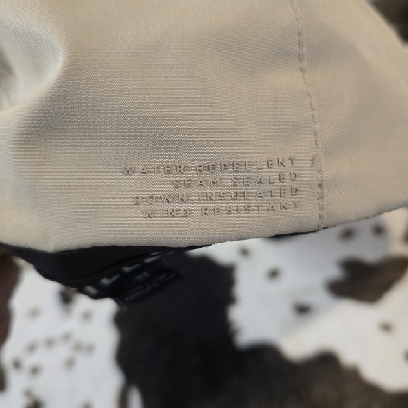 Tilley Men’s Light Beige Performance Cap - Picture 6 of 8